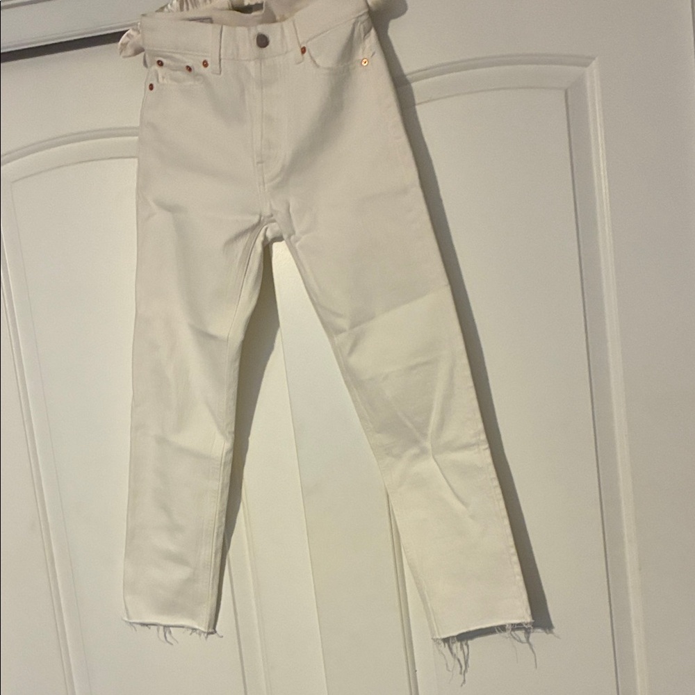 GAP Women's white Straight Leg Jeans